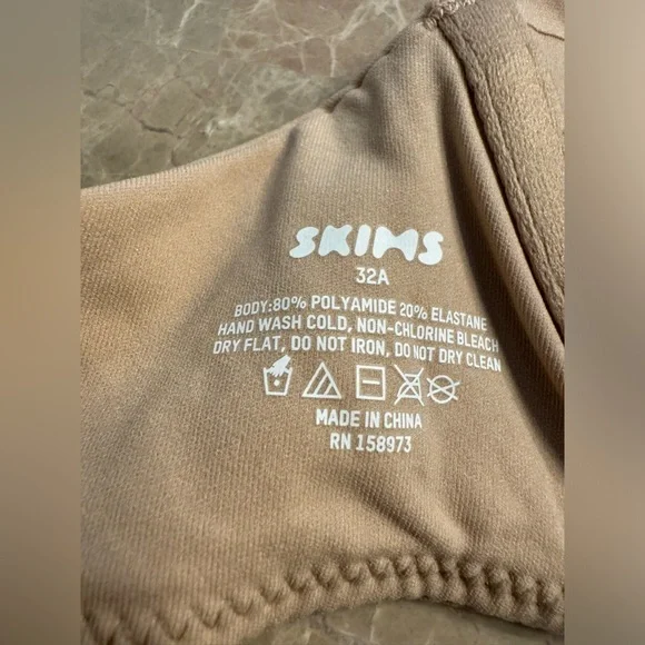 SKIMS FITS EVERYBODY
UNLINED DEMI BRA - Picture 9 of 10